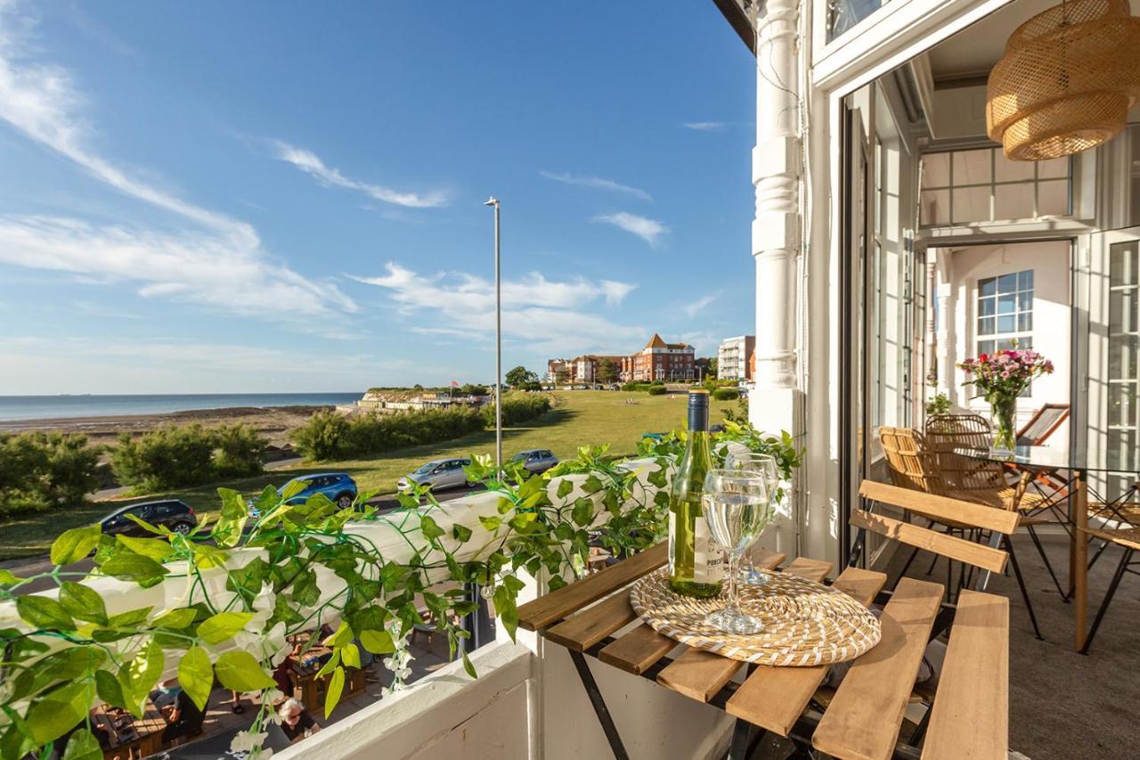 Апартаменти A View Of The Bay- Panoramic Sea Views- Sleeps 4 Westgate-on-Sea Екстер'єр фото